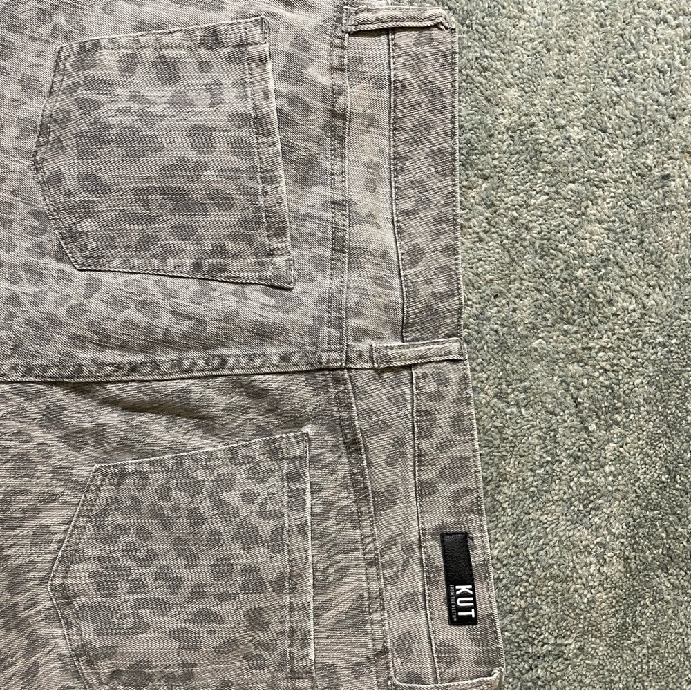 Kut from the Kloth ankle-straight-raw-hem-jean with button fly. - Picture 6 of 6